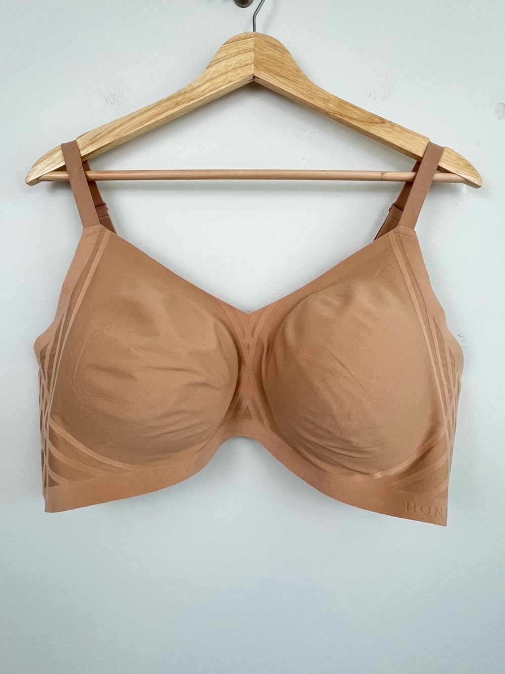 Honeylove beige Silhouette wireless adjustable strap bra, 2X 42C/D.